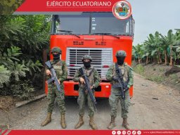 Efectivos militares Decomisan 8000 Galones De Combustible en Guayas